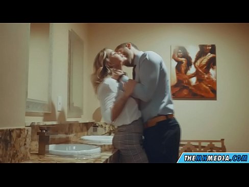 ❤️ Lè yon blond bèl sedui ou nan yon twalèt piblik ️❌ Pornografi Larisi nan nou % ht.passionateembracespotlight.ru% ️❤